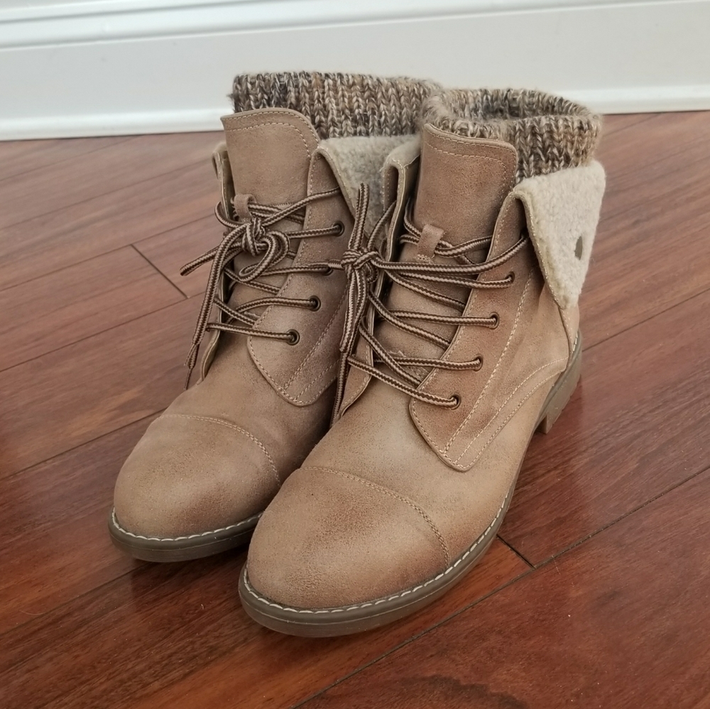 CIiffs white mountain tan lace up boots